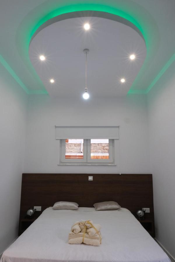 Luxury Fani House Next To Harbor Area With Jacuzzi Apartamento Pafos Exterior foto