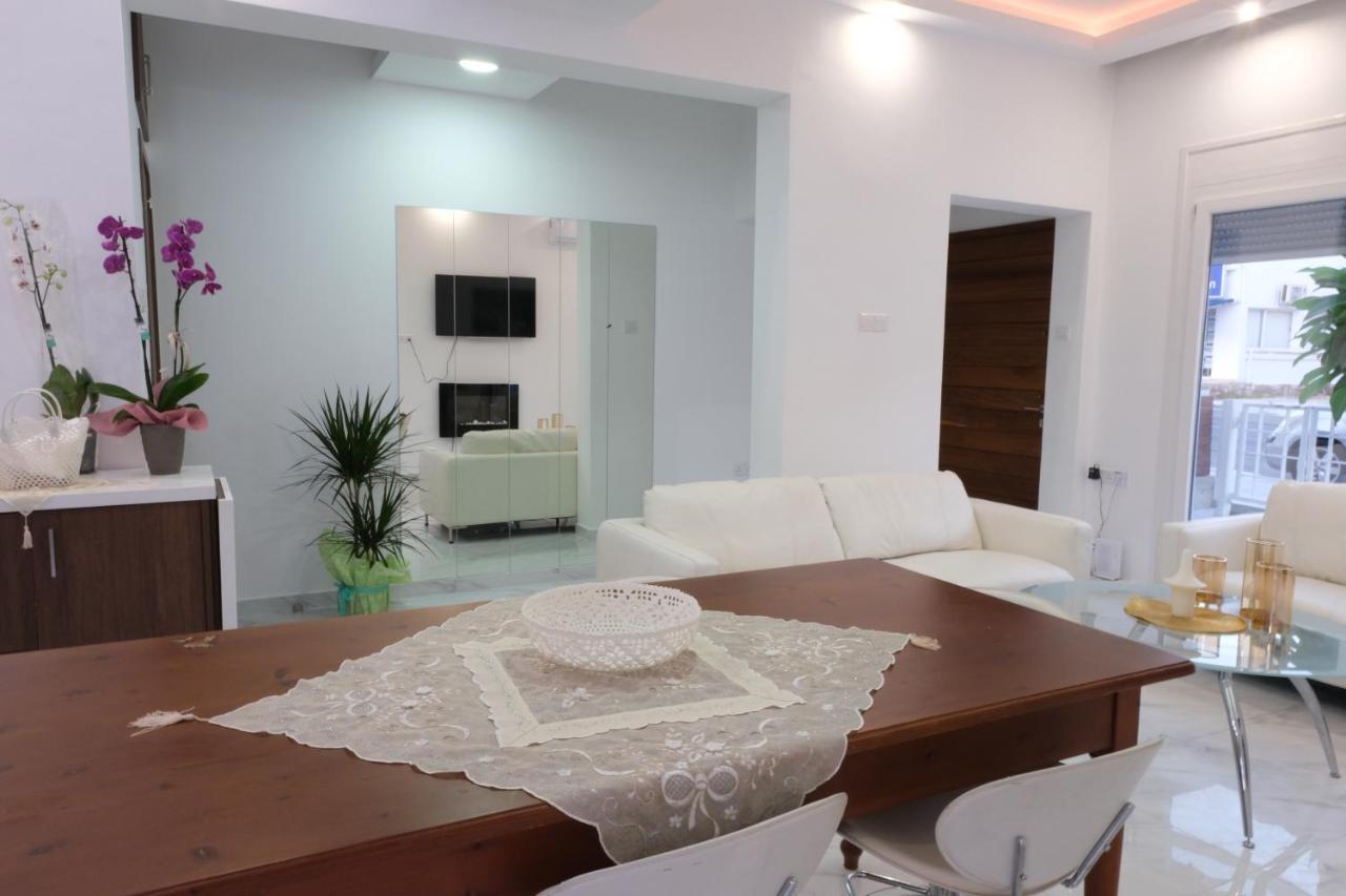 Luxury Fani House Next To Harbor Area With Jacuzzi Apartamento Pafos Exterior foto
