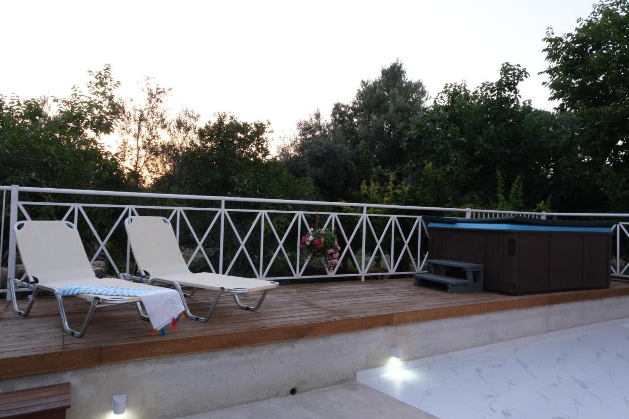 Luxury Fani House Next To Harbor Area With Jacuzzi Apartamento Pafos Exterior foto